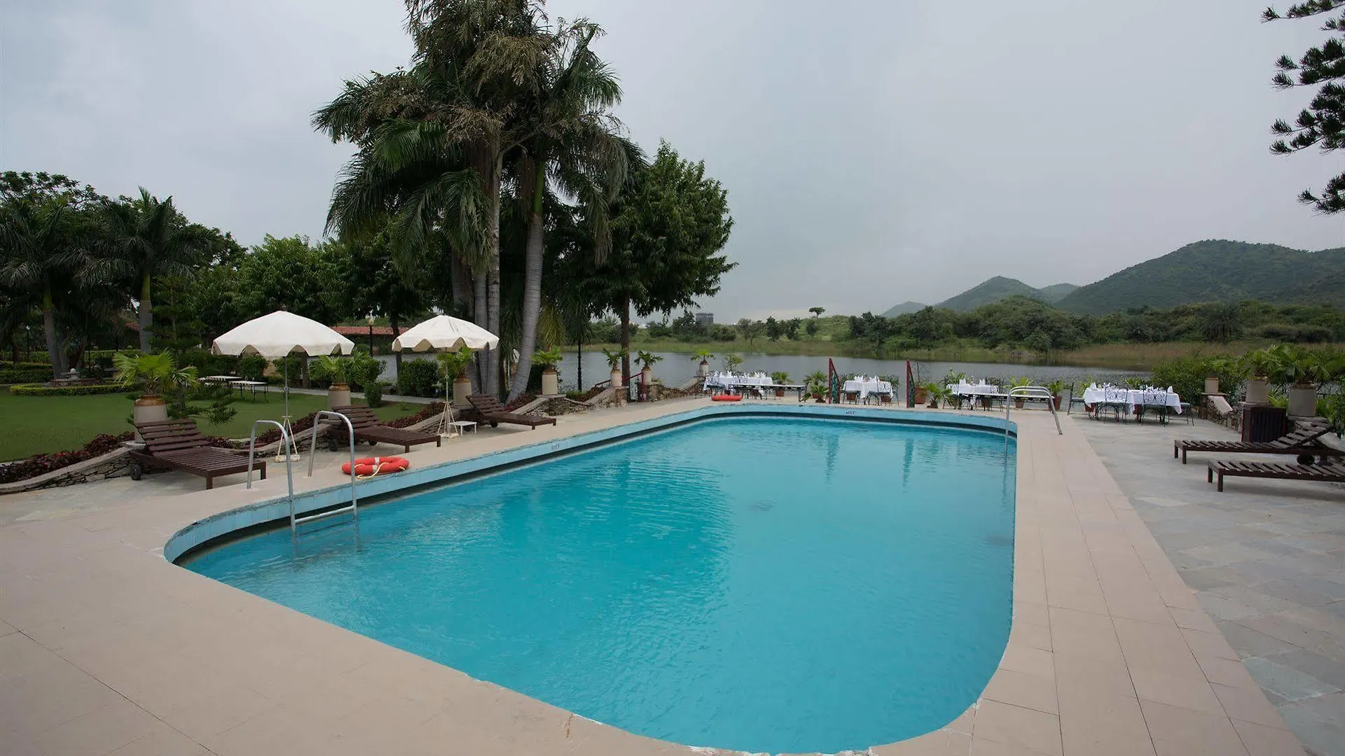 Shikarbadi Hotel - By The Lake Heritage By Hrh Group Of Hotels Udajpur